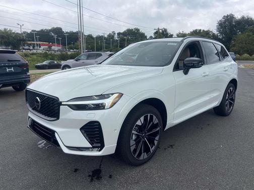 2026 Volvo XC60 B5 Plus