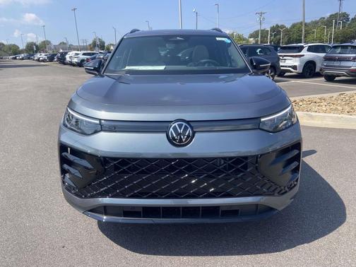 2025 Volkswagen Tiguan 2.0T SE R-Line Black