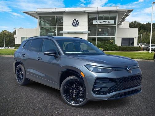 2025 Volkswagen Tiguan 2.0T SE R-Line Black