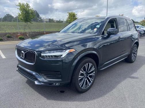 2022 Volvo XC90 T6 Momentum