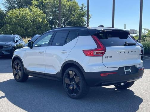 Crystal White 2026 Volvo XC40 Black Edition Ultra, B5 AWD Gas (mild hybrid)