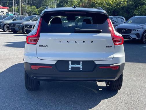 Crystal White 2026 Volvo XC40 Black Edition Ultra, B5 AWD Gas (mild hybrid)