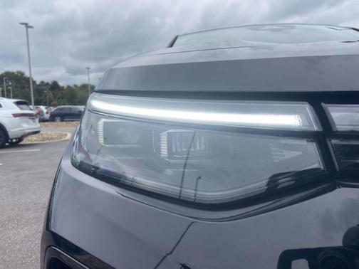 2025 Volkswagen Tiguan 2.0T SE R-Line Black