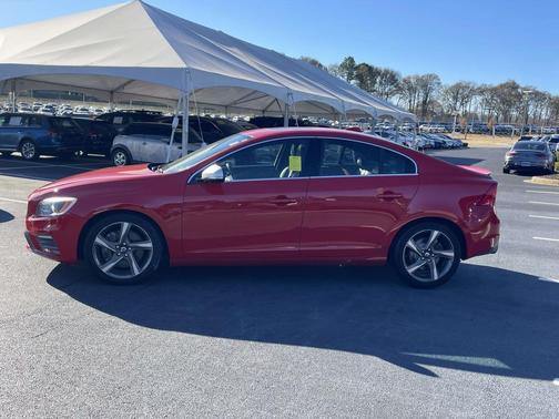 2015 Volvo S60 T6 R-Design