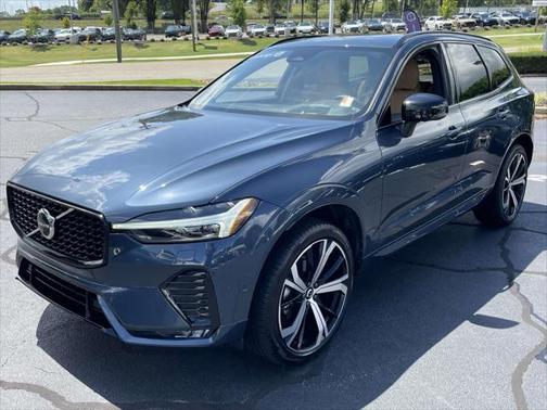 2024 Volvo XC60 B5 Ultimate Dark Theme