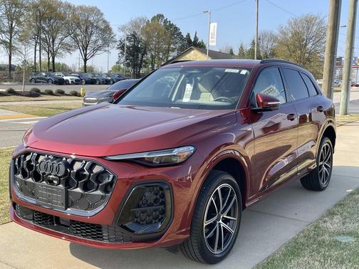Grenadine Red Metallic 2026 Audi Q5 2.0T Technik