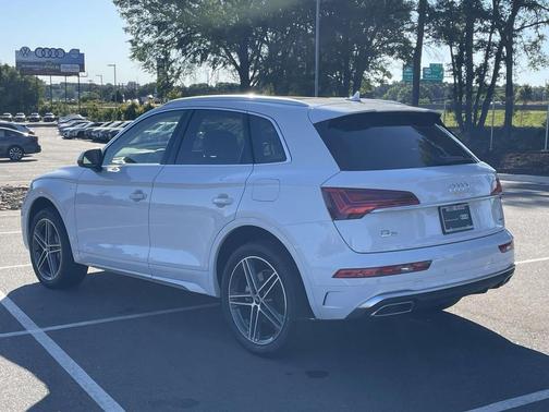 Glacier White Metallic 2023 Audi Q5 e 55 S line Premium Plus