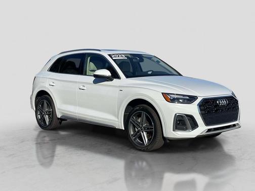 Glacier White Metallic 2023 Audi Q5 e 55 S line Premium Plus