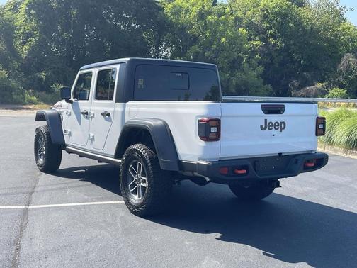 Bright White Clearcoat 2025 Jeep Gladiator Mojave 4x4
