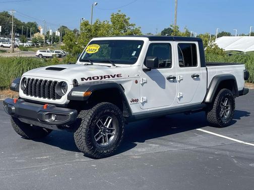 Bright White Clearcoat 2025 Jeep Gladiator Mojave 4x4