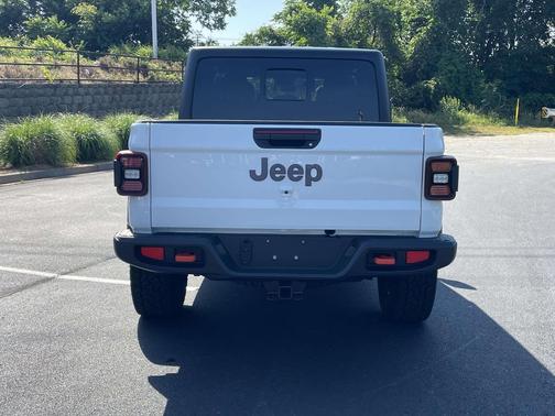 Bright White Clearcoat 2025 Jeep Gladiator Mojave 4x4