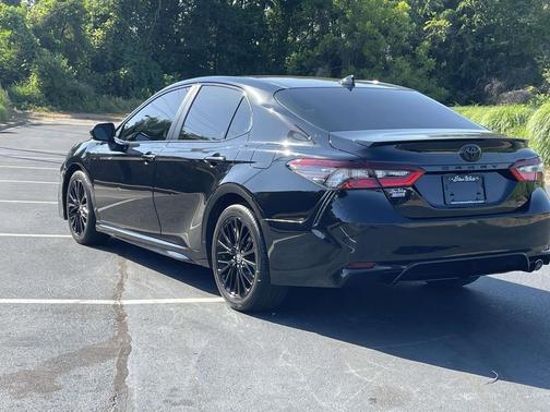 Midnight Black Metallic 2021 Toyota Camry SE