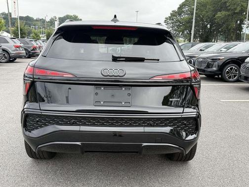Mythos Black Metallic 2026 Audi Q3 TFSI quattro S tronic