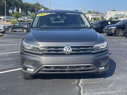 Platinum Gray Metallic 2019 Volkswagen Tiguan 2.0T SEL