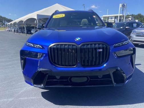 2025 BMW X7 M60i