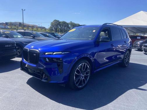 2025 BMW X7 M60i