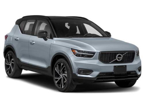 Crystal White Metallic 2020 Volvo XC40 T5 R-Design