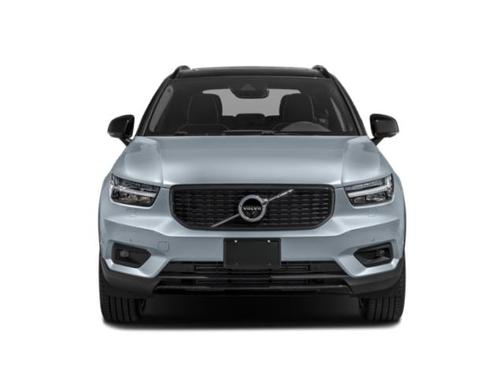 Crystal White Metallic 2020 Volvo XC40 T5 R-Design