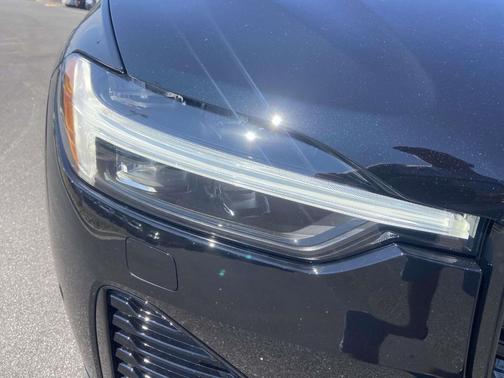2026 Volvo XC60 B5 Ultra Black Edition