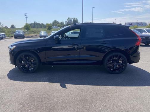 2026 Volvo XC60 B5 Ultra Black Edition