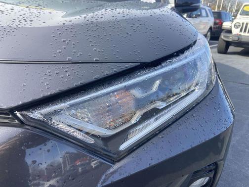 2021 Toyota RAV4 Hybrid SE