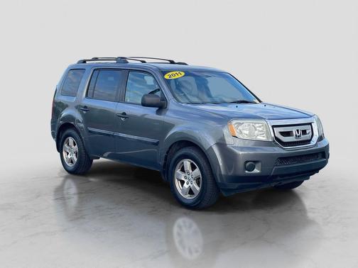 Polished Metal Metallic 2011 Honda Pilot LX