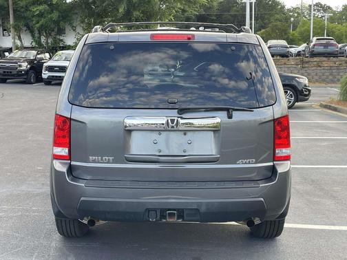 Polished Metal Metallic 2011 Honda Pilot LX