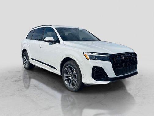 Glacier White 2026 Audi Q7 45 Premium