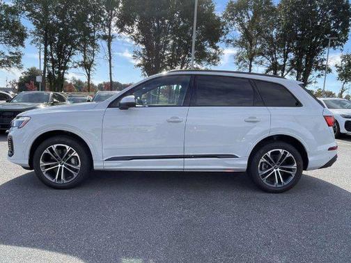 Glacier White 2026 Audi Q7 45 Premium