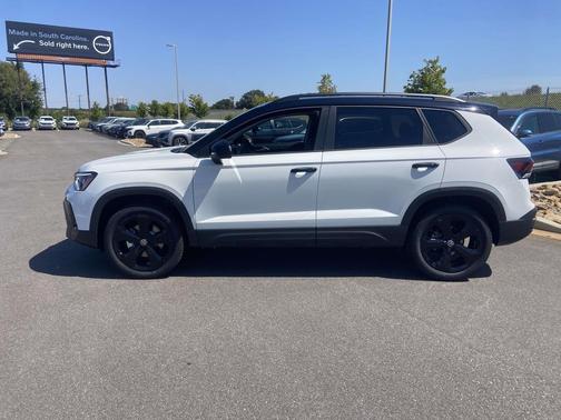 2025 Volkswagen Taos 1.5T SE Black
