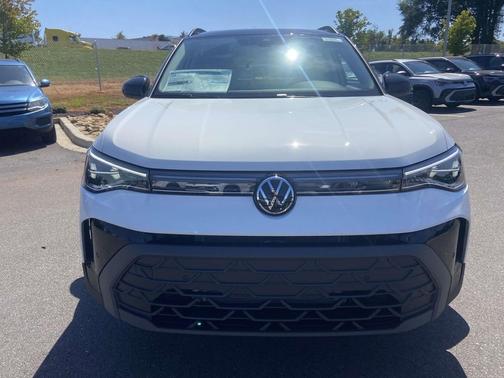 2025 Volkswagen Taos 1.5T SE Black
