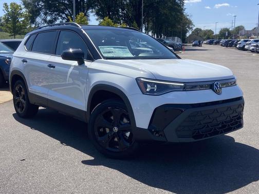 2025 Volkswagen Taos 1.5T SE Black