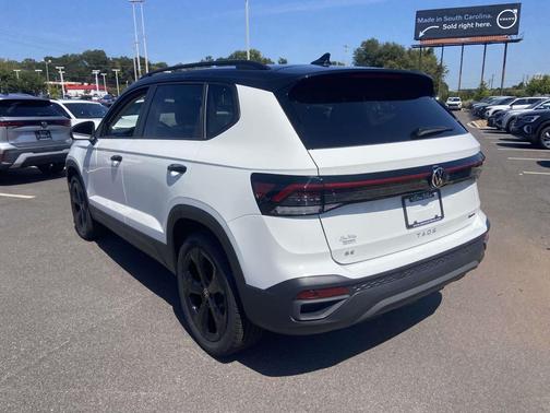 2025 Volkswagen Taos 1.5T SE Black