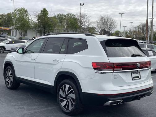 Pure White 2024 Volkswagen Atlas 2.0T SE w/Technology