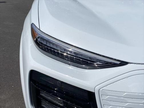 2025 Audi Q6 e-tron Premium Plus quattro