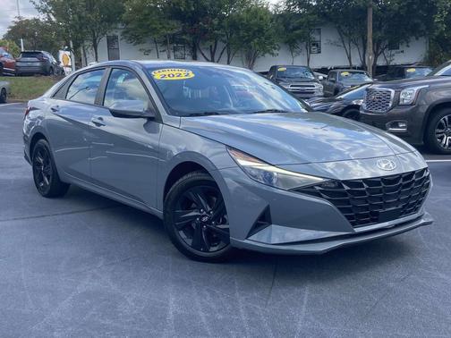 2022 Hyundai ELANTRA SEL