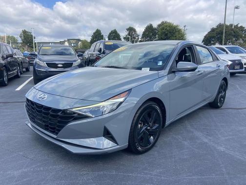 2022 Hyundai ELANTRA SEL