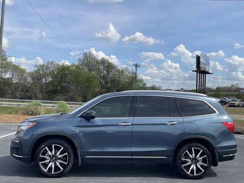 2022 Honda Pilot Touring 8-Passenger