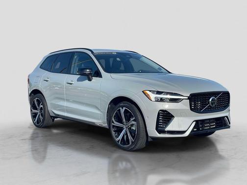 Vapour Grey Metallic 2025 Volvo XC60 Plug-In Hybrid Ultra, T8 AWD Electric/Gasoline, Dark