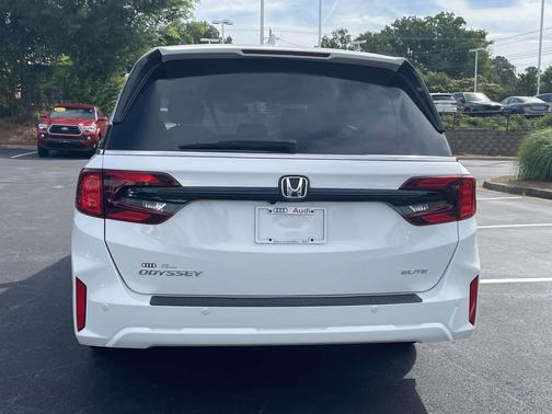 Platinum White Pearl 2025 Honda Odyssey Elite