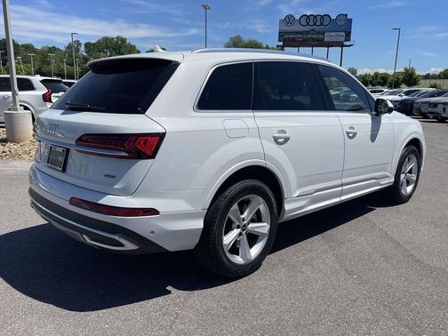 Glacier White Metallic 2023 Audi Q7 45 Premium Plus