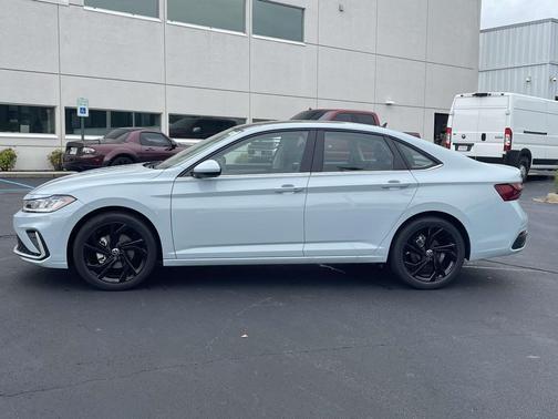 Gray 2026 Volkswagen Jetta 1.4T SE
