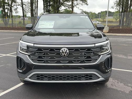 Deep Black Pearl 2026 Volkswagen Atlas Cross Sport 2.0T SE w/Technology