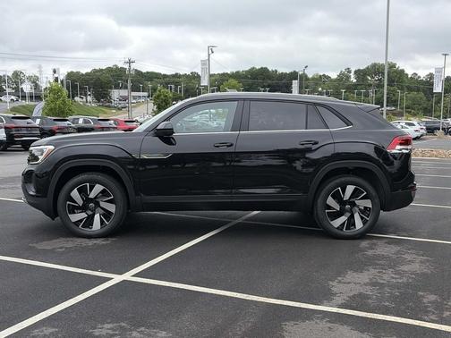 Deep Black Pearl 2026 Volkswagen Atlas Cross Sport 2.0T SE w/Technology
