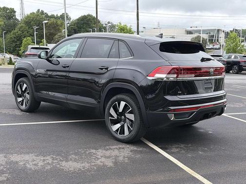 Deep Black Pearl 2026 Volkswagen Atlas Cross Sport 2.0T SE w/Technology