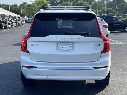 Crystal White Metallic 2023 Volvo XC90 B6 Ultimate 7-Seater
