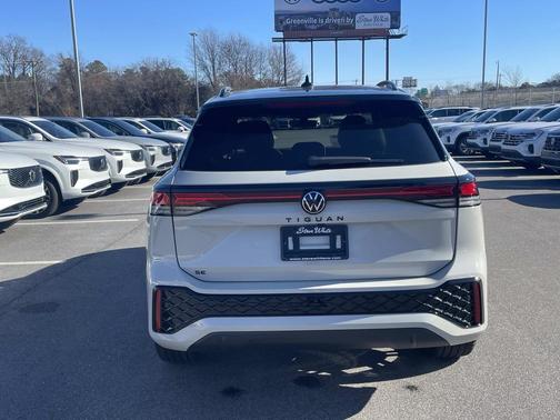 2026 Volkswagen Tiguan 2.0T SE R-Line Black