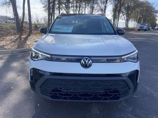 2026 Volkswagen Taos SE Black