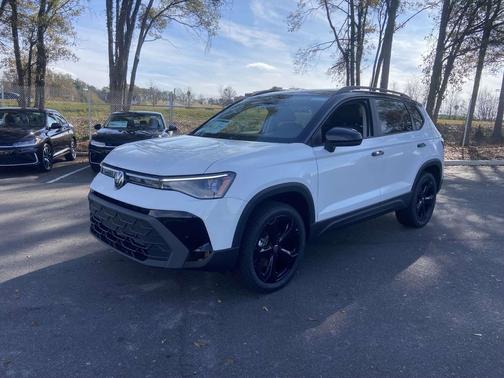 2026 Volkswagen Taos SE Black