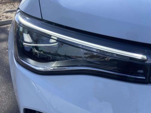 2026 Volkswagen Taos SE Black